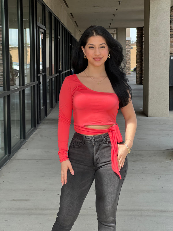 BELLA ONE SLEEVE TOP
